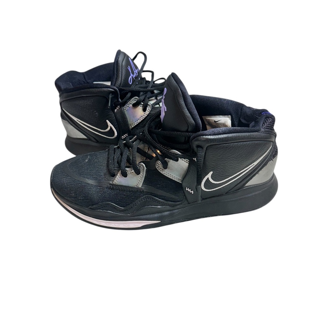 Nike Kyrie Infinity basketball shoe in the "Black Metallic Silver" size 8.5
